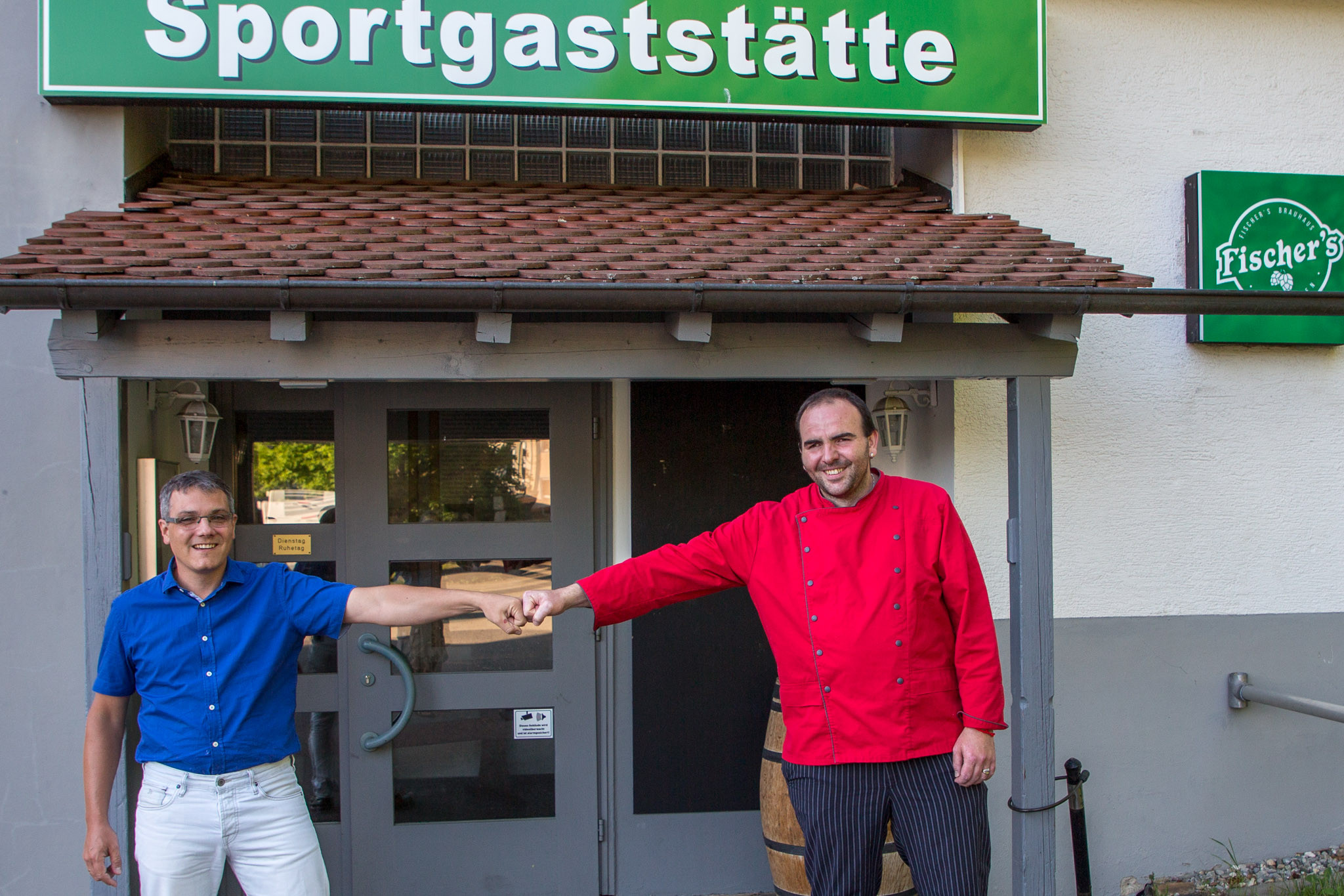 Vorstand Dirk Abel steckte gemeinsam mit dem neuen Spvgg-Wirt und vielen Vereinsmitgliedern viel Arbeit ins „Sportheim“ – am Samstag öffnen sich die Türen des Vereinsheims wieder für die Öffentlichkeit.